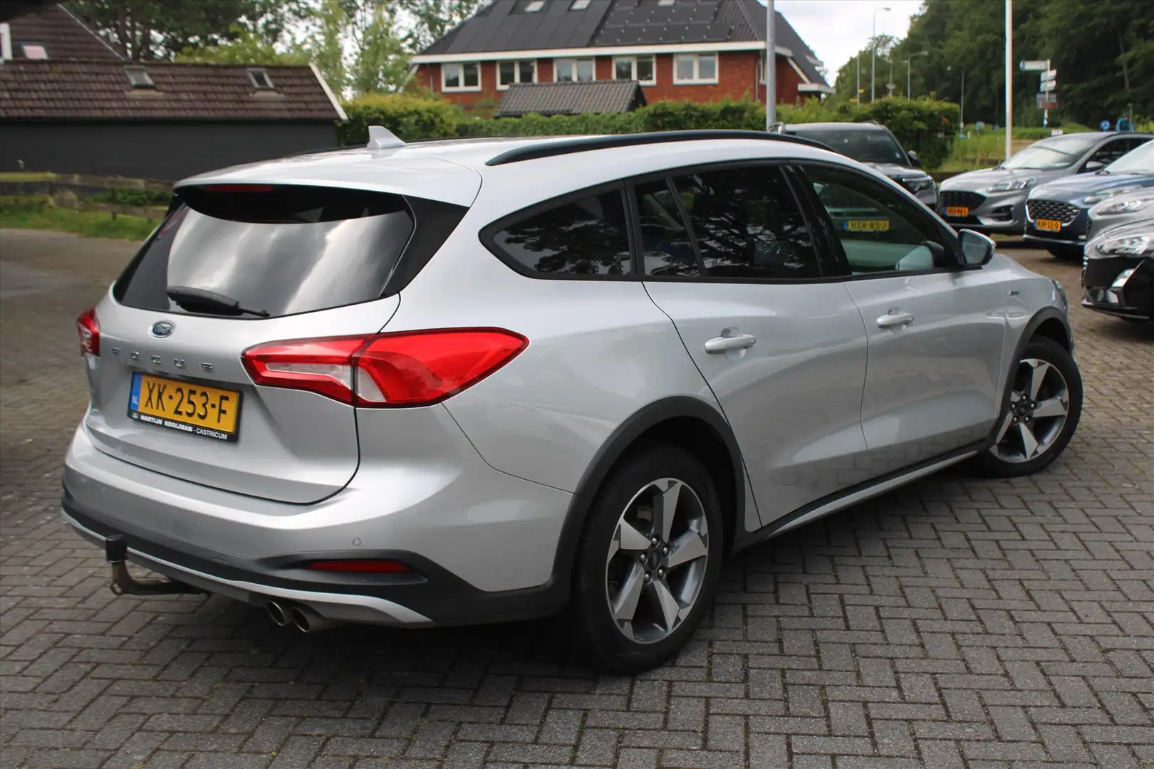 Ford Focus 1.0 EcoBoost 125pk Active Business Wagon, Trekhaak Grijs - 2