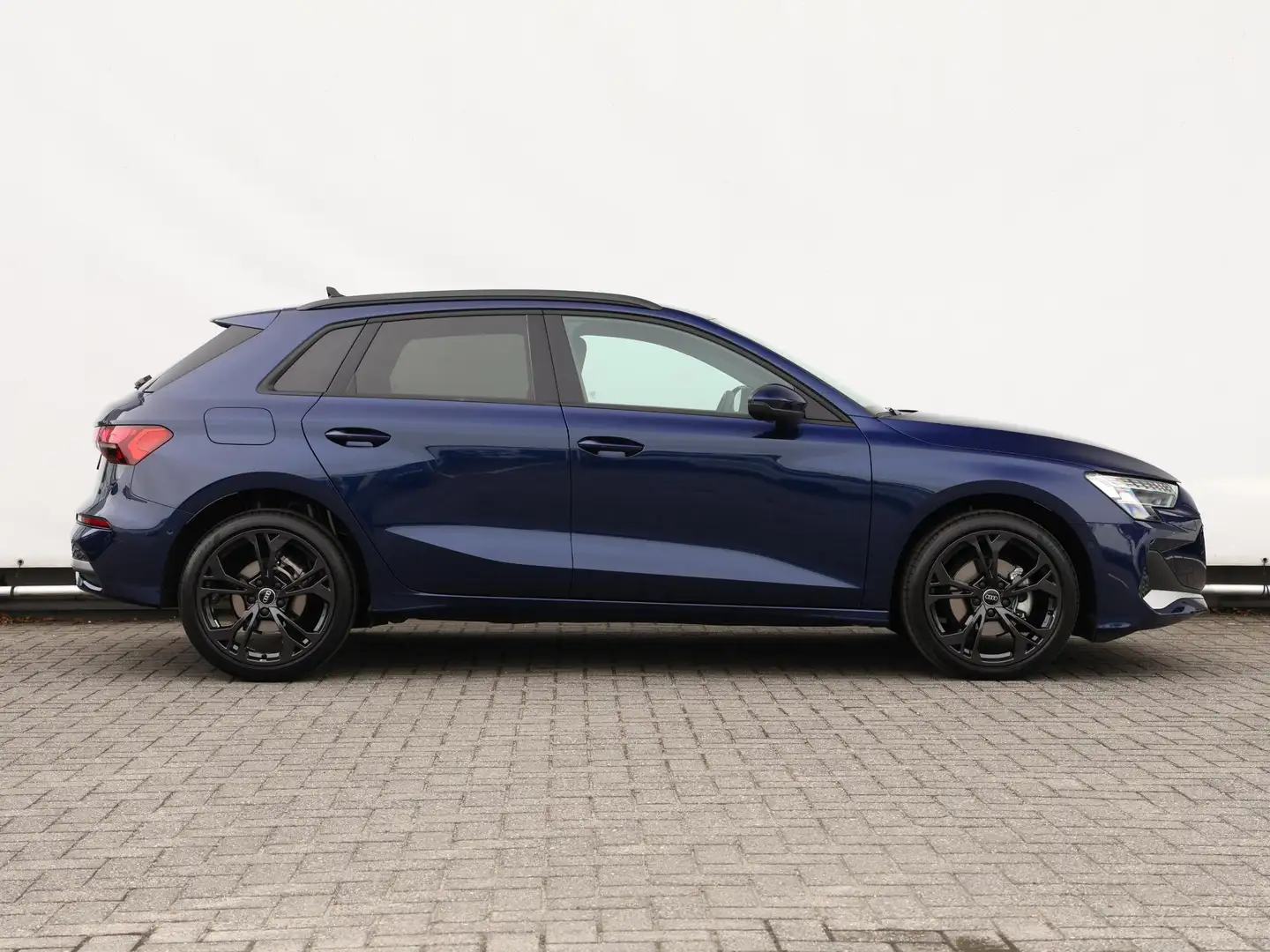 Audi A3 Sportback 30 TFSI Advanced edition 115pk S-tronic Blauw - 2