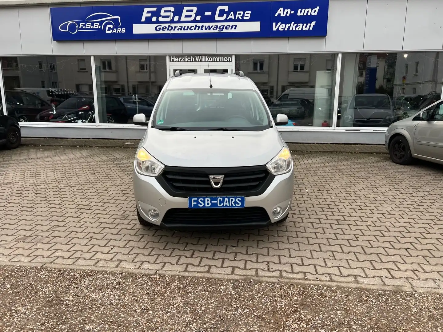 Dacia Dokker Laureate Silber - 1