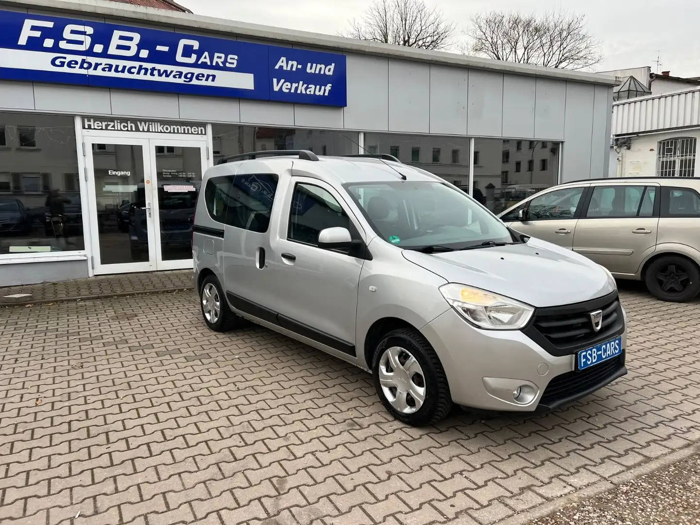 Dacia Dokker Laureate Silber - 2
