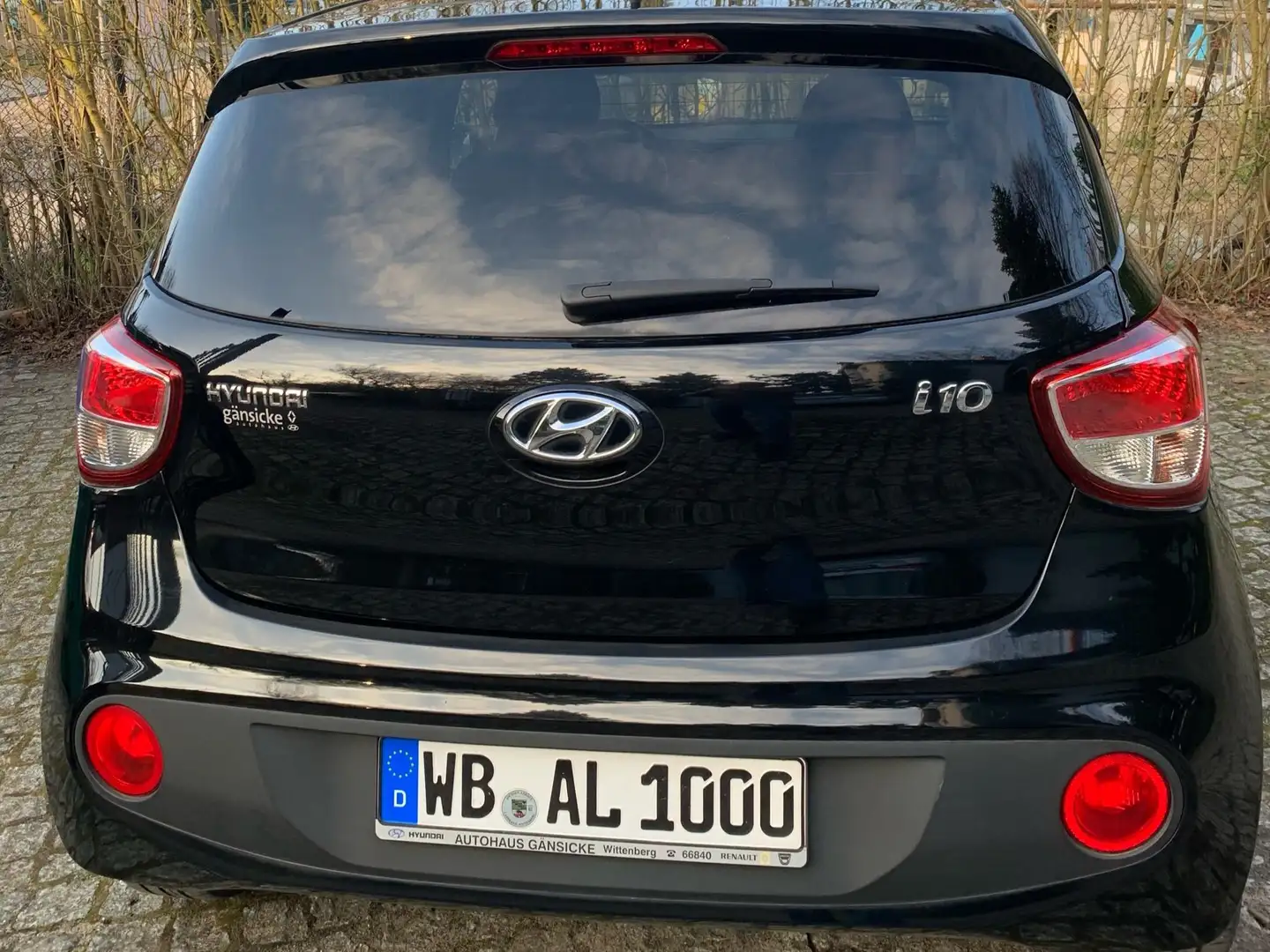 Hyundai i10 1.0 Trend Schwarz - 2