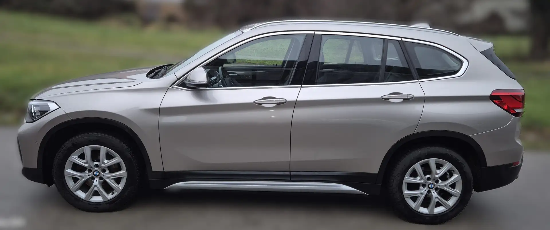BMW X1 X1 sDrive18d xLine xLine Silber - 1