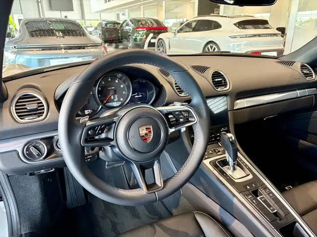 Porsche 718 view 15