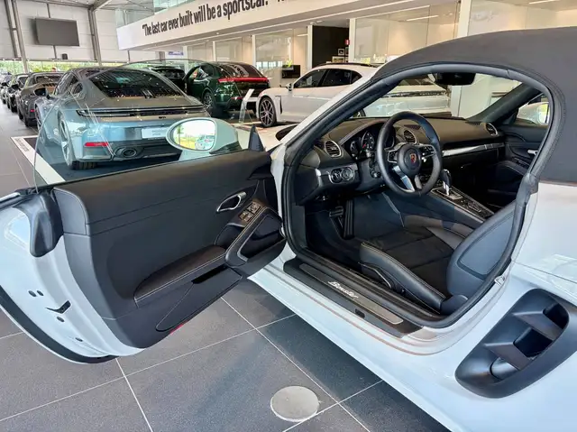 Porsche 718 view 11