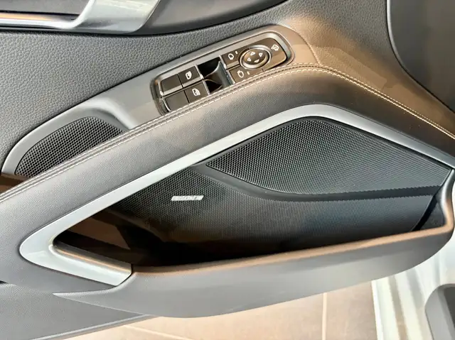 Porsche 718 view 13
