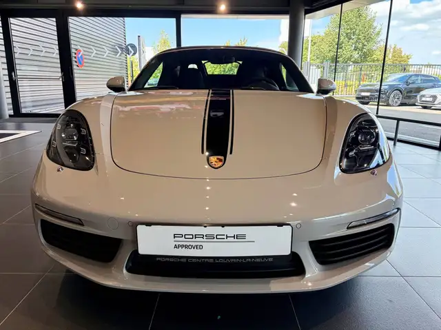 Porsche 718 view 5