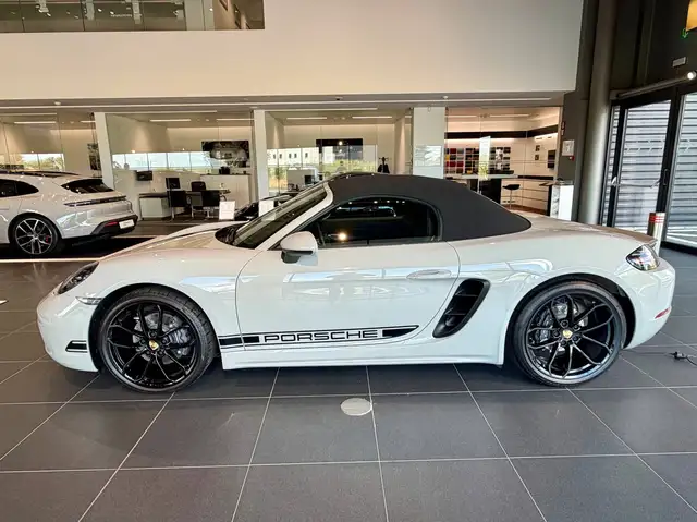 Porsche 718 view 2