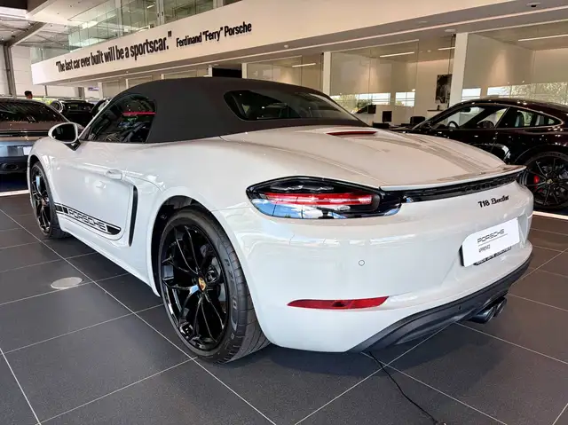 Porsche 718 view 3