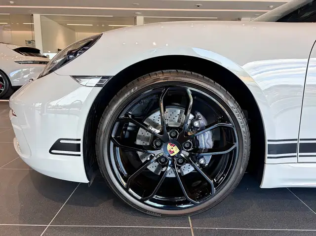 Porsche 718 view 4