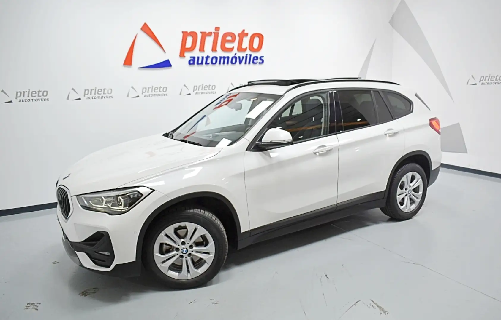 BMW X1 sDrive 18dA Corporate Blanco - 1