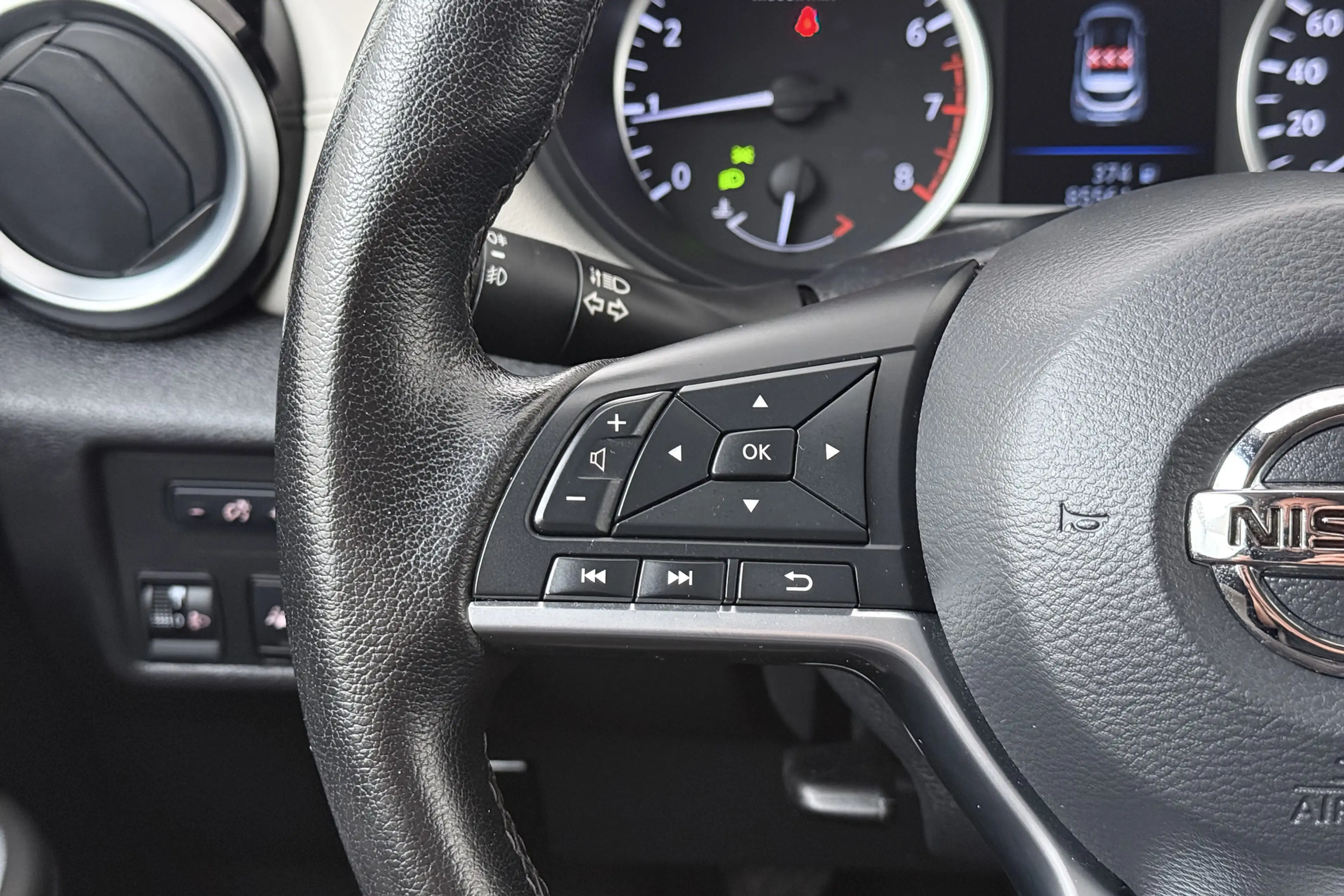 Nissan Micra 1.0 IG-T N-Design Bose Carplay Cruise — photo 19