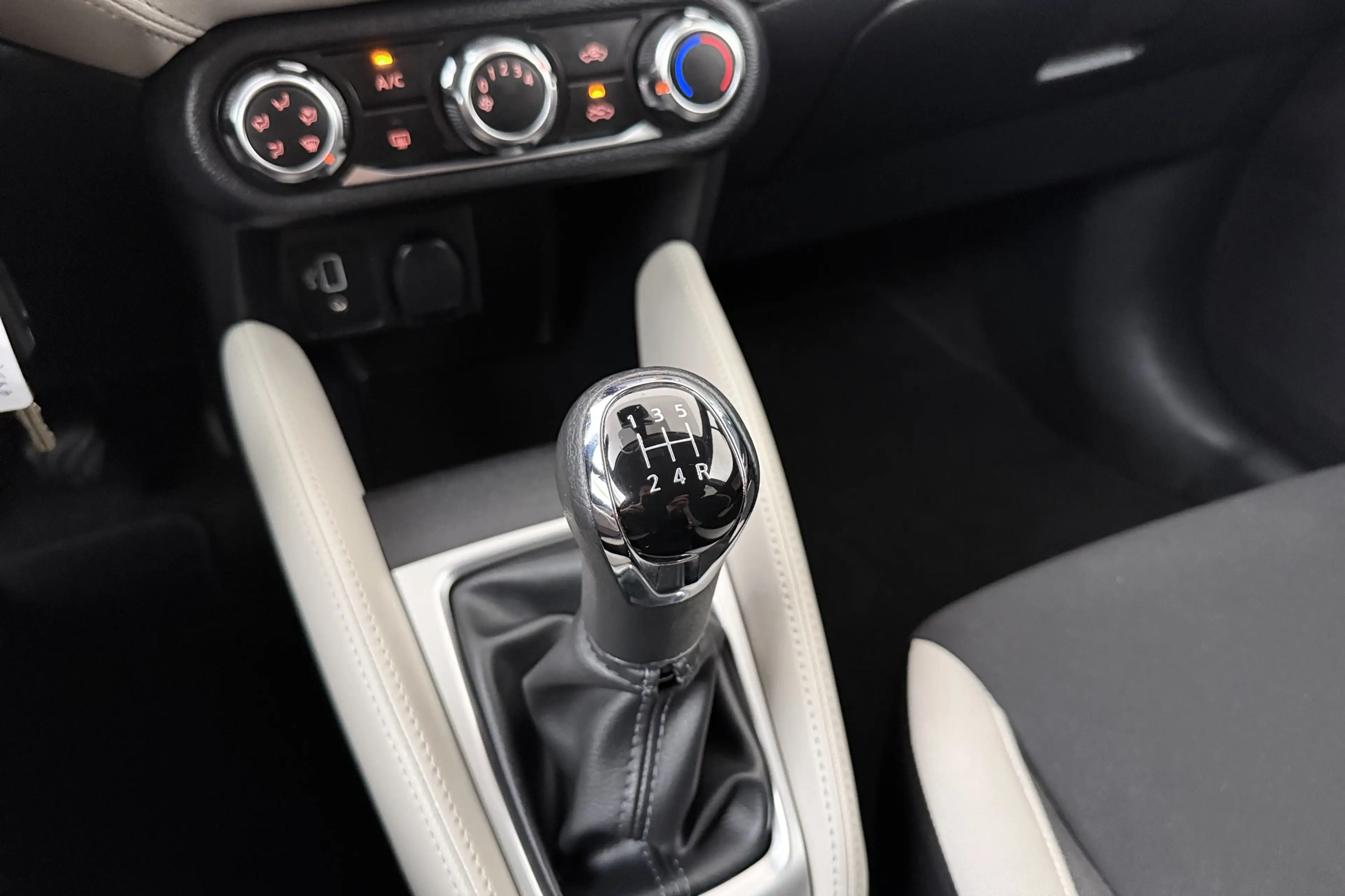 Nissan Micra 1.0 IG-T N-Design Bose Carplay Cruise — photo 28