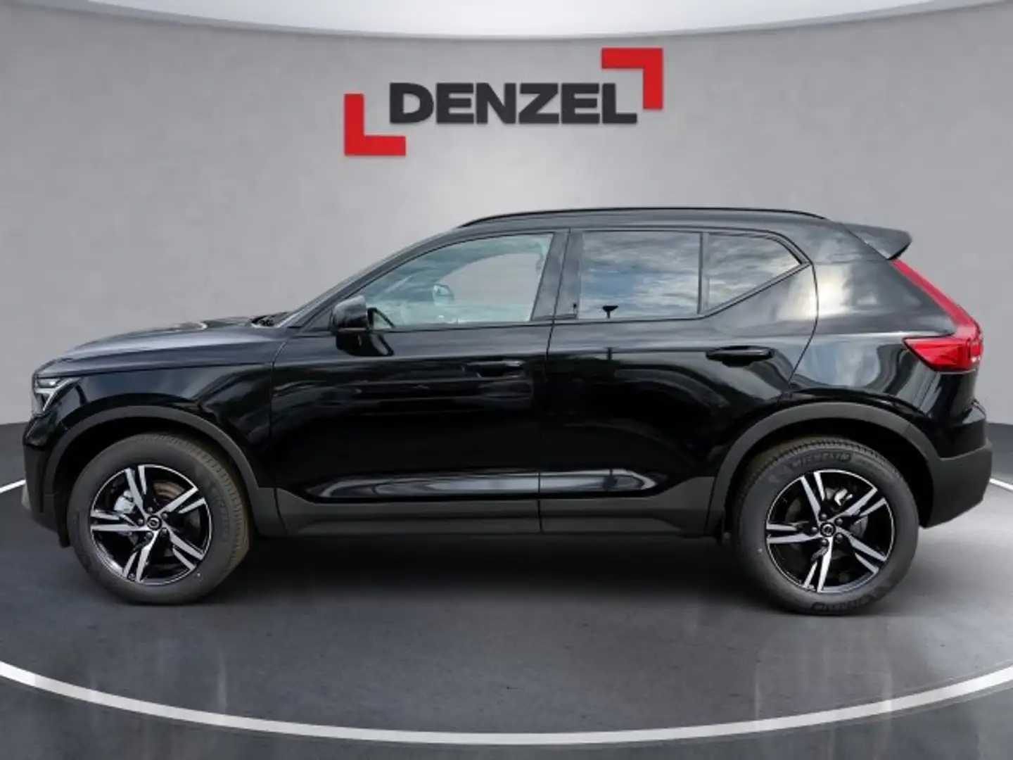 Volvo XC40 Plus, B3 Mild Hybrid, Benzin, Dark Schwarz - 2