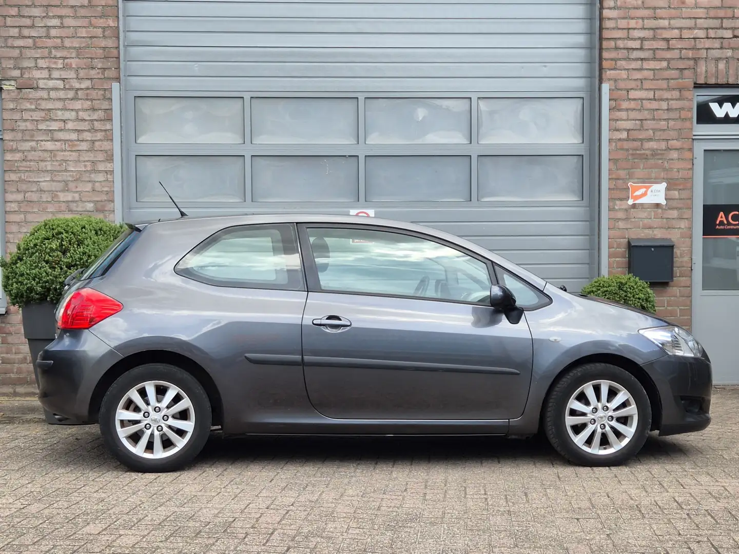 Toyota Auris 1.6-16V Luna Navigatie/LM Velgen/Cruise control Gris - 2