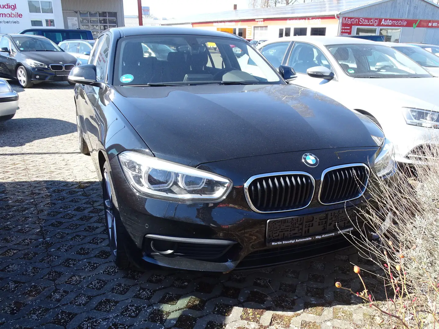 BMW 118 i Lim. 5-trg. (F20) Schwarz - 2