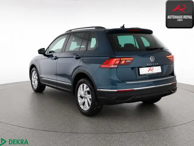 Volkswagen Tiguan view 3