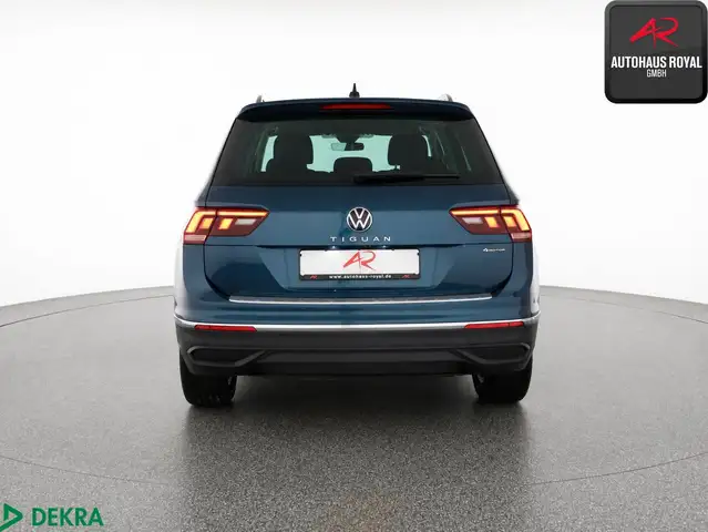 Volkswagen Tiguan view 4