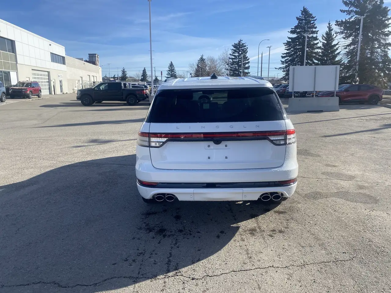 Lincoln Aviator снимка Lincoln Aviator