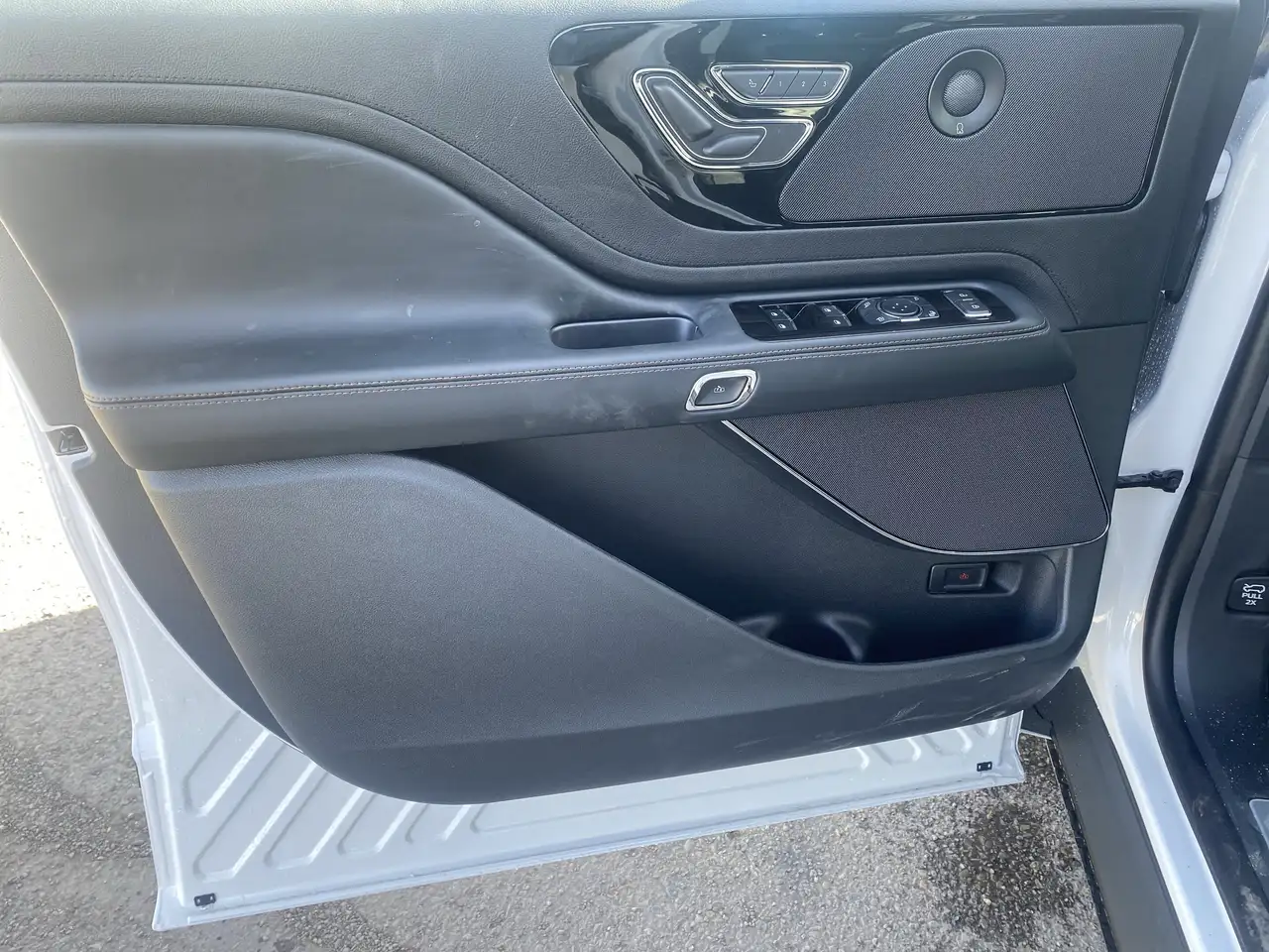 Lincoln Aviator снимка Lincoln Aviator