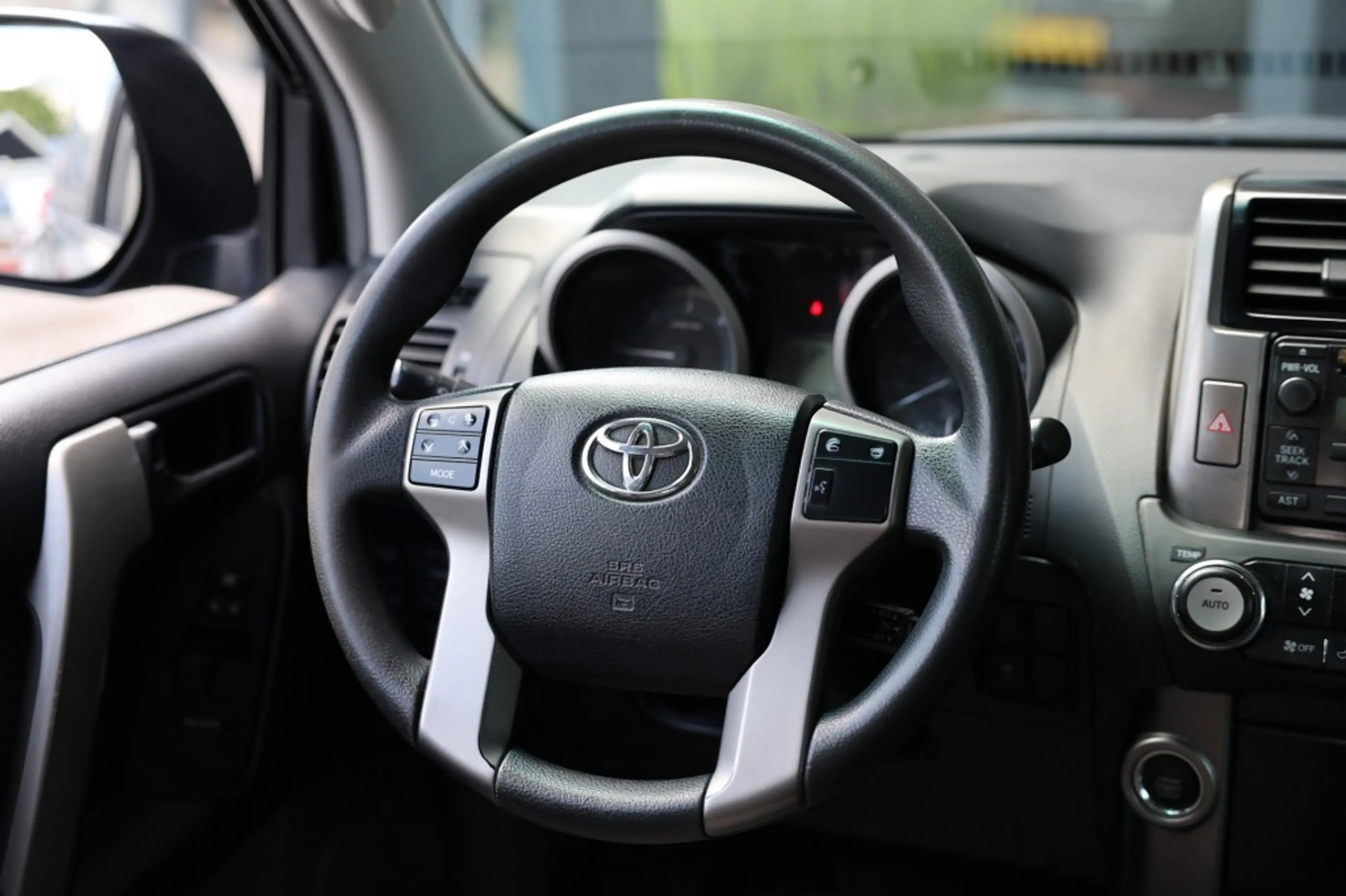 Toyota Land Cruiser 3.0 D-4D 3DRS LX A/T VAN MARGE — photo 9