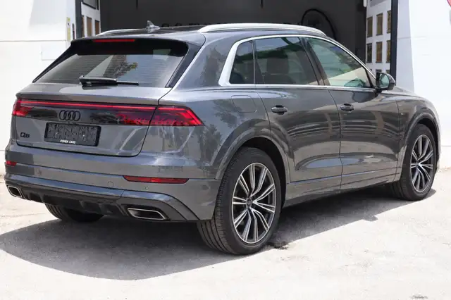 Audi Q8 view 3