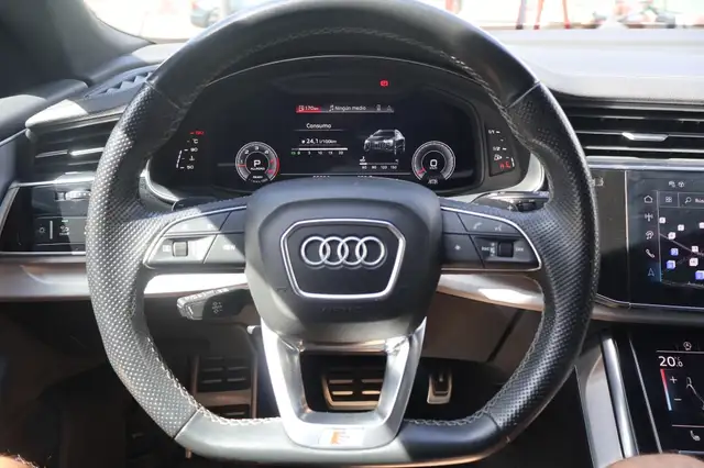 Audi Q8 view 10