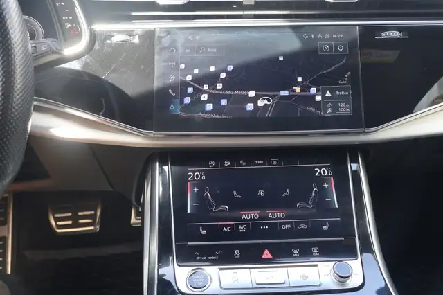 Audi Q8 view 15