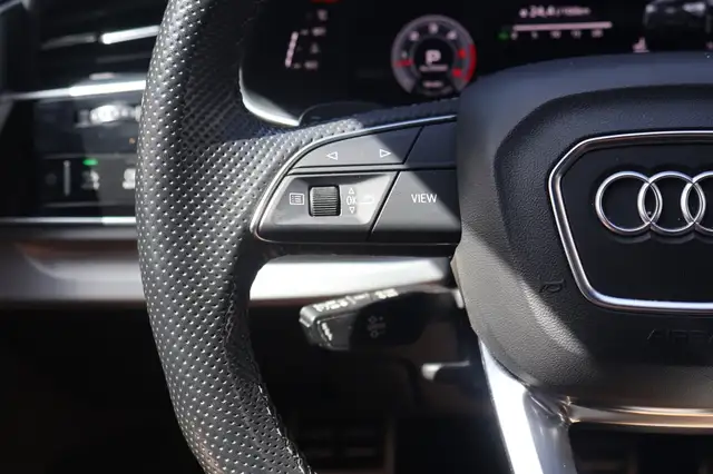 Audi Q8 view 11