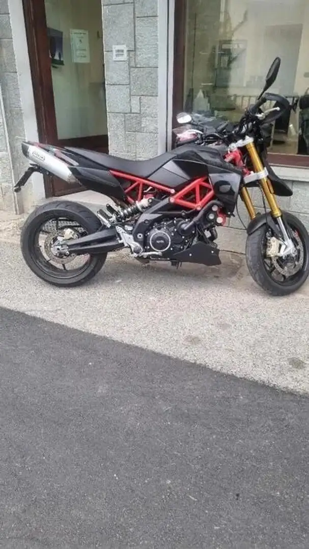 Aprilia Dorsoduro 900 Black - 1