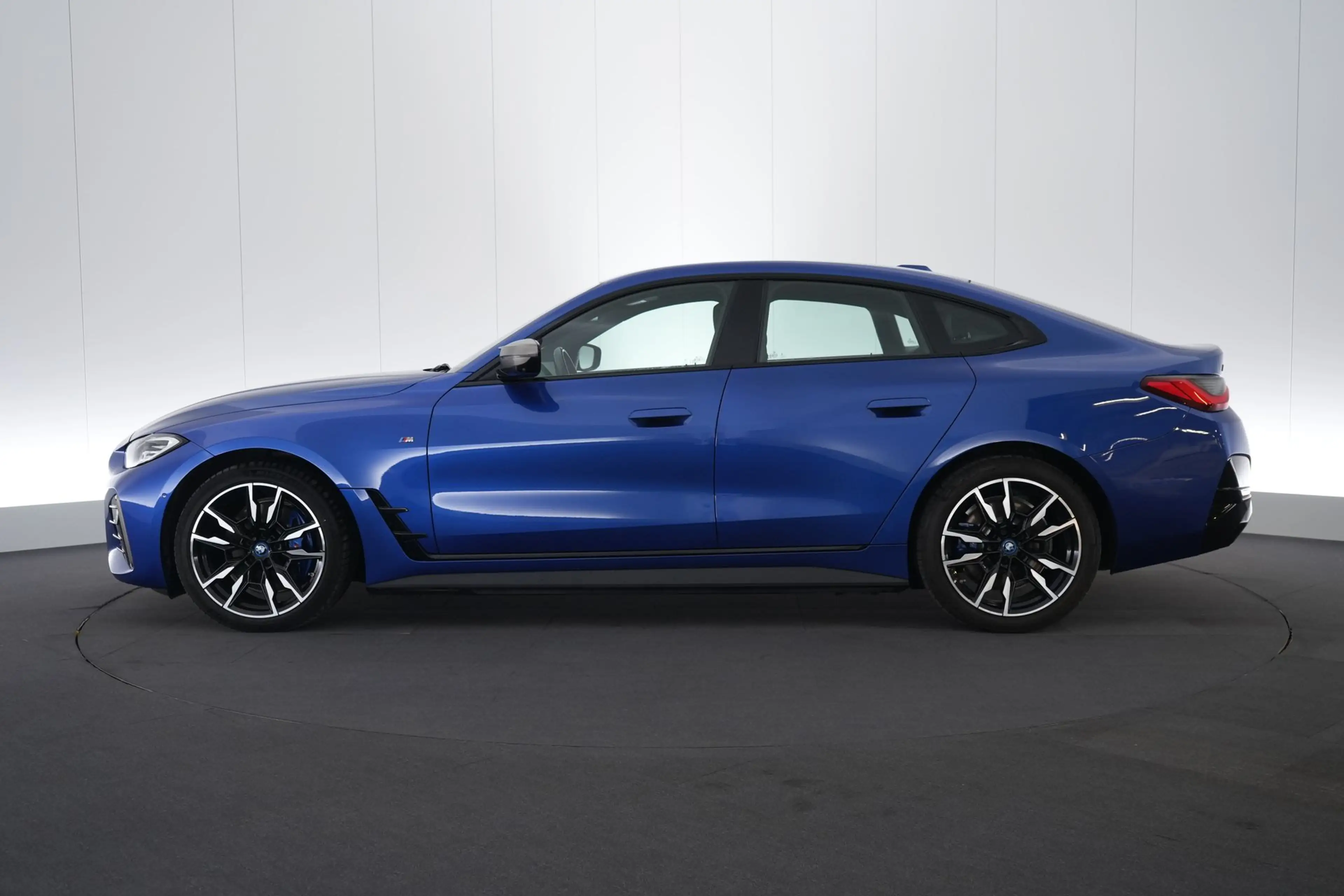 BMW i4 M50 Business LEDER/ALCANTARA LED GPS PDC 360°CAM H — photo 3