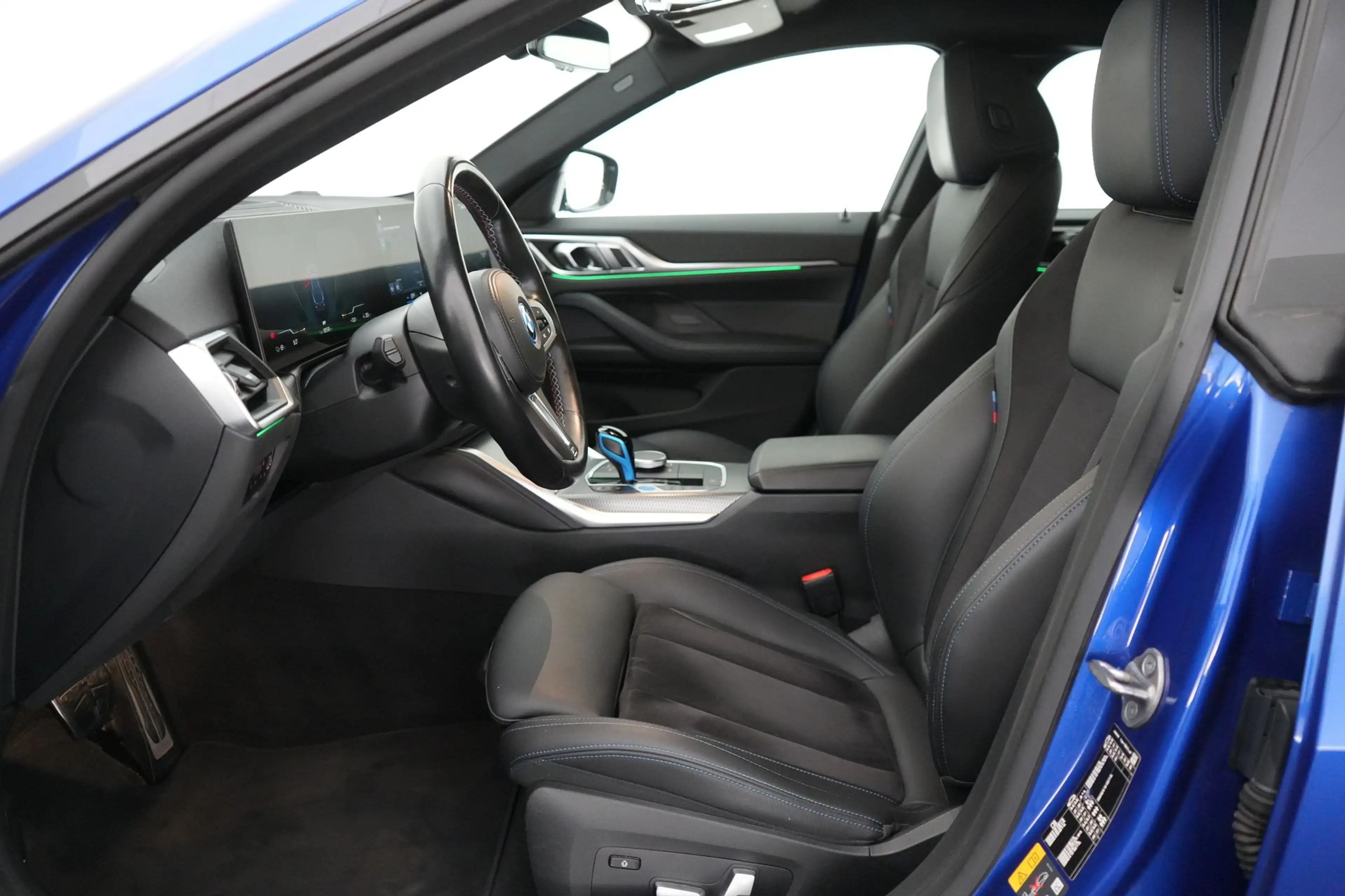 BMW i4 M50 Business LEDER/ALCANTARA LED GPS PDC 360°CAM H — photo 13