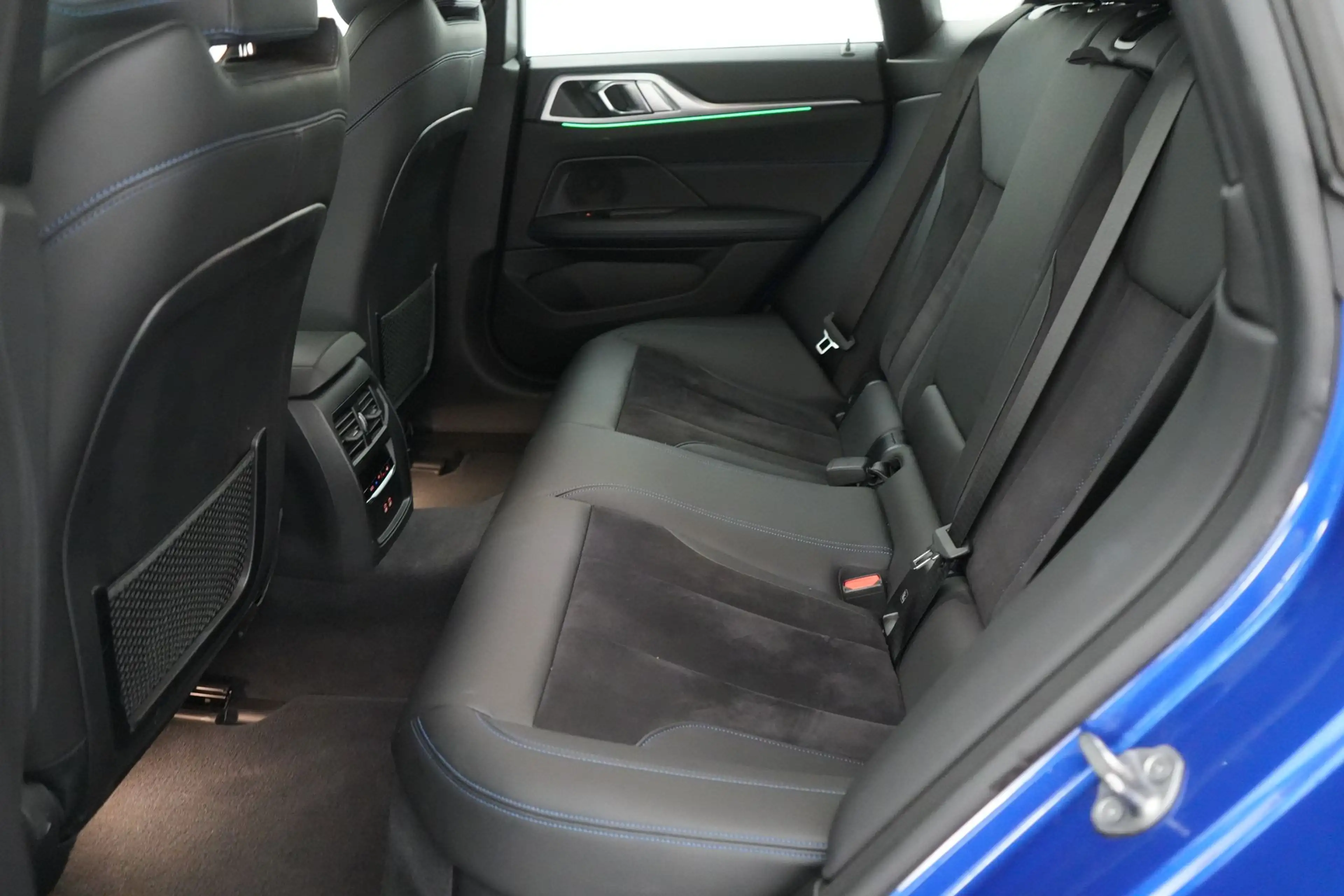 BMW i4 M50 Business LEDER/ALCANTARA LED GPS PDC 360°CAM H — photo 14