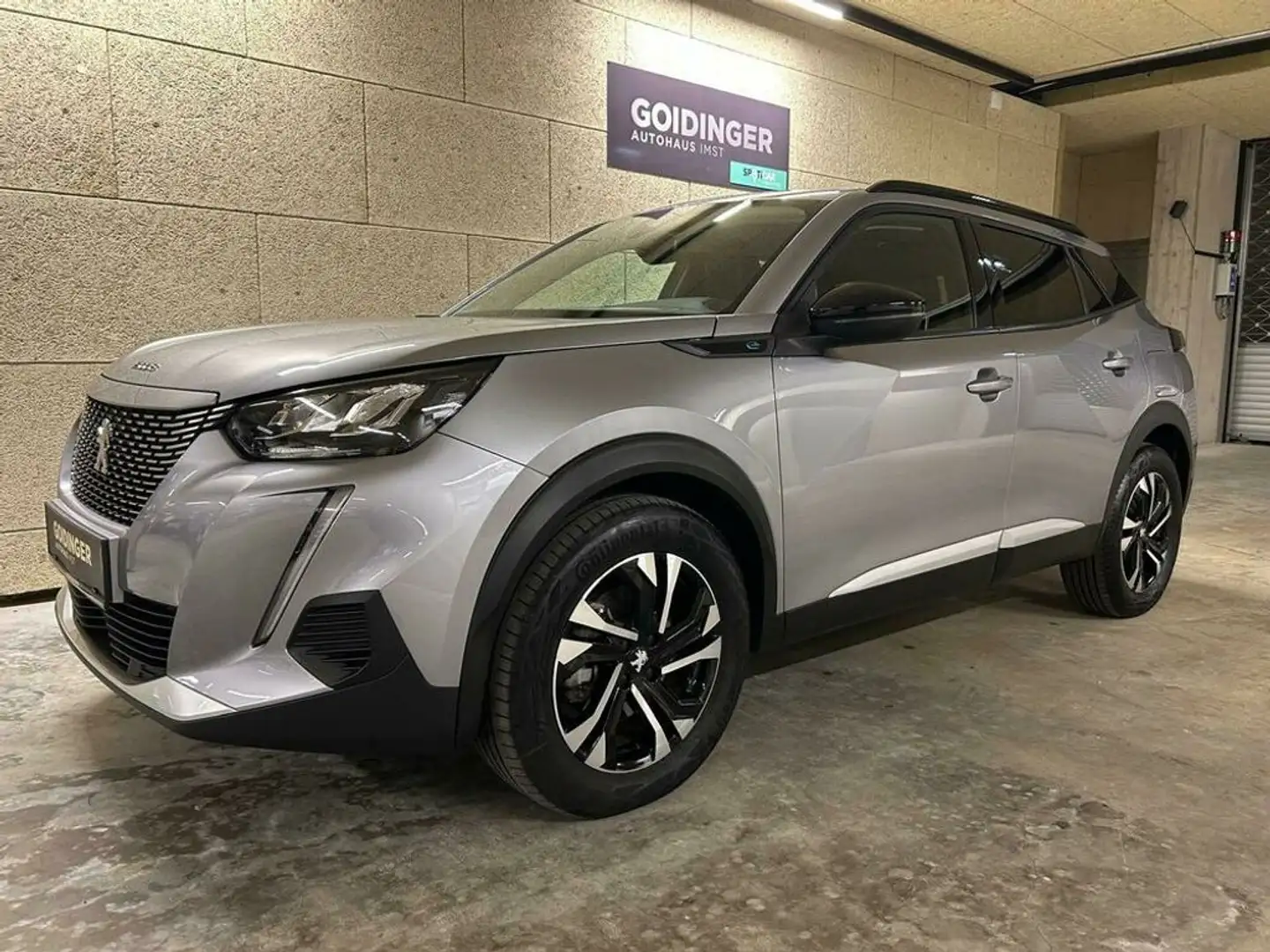 Peugeot e-2008 Allure Pack 50kWh Grau - 2