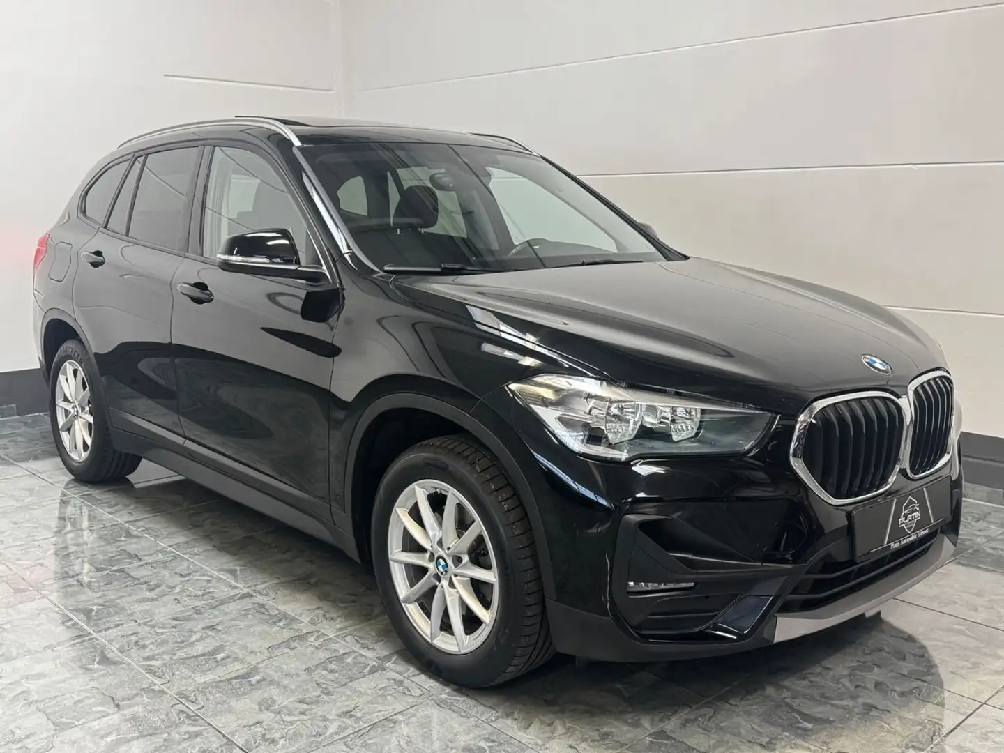 BMW X1 sDrive 18 d Advantage*1.hd*Pano*Navi*SZH Noir - 1