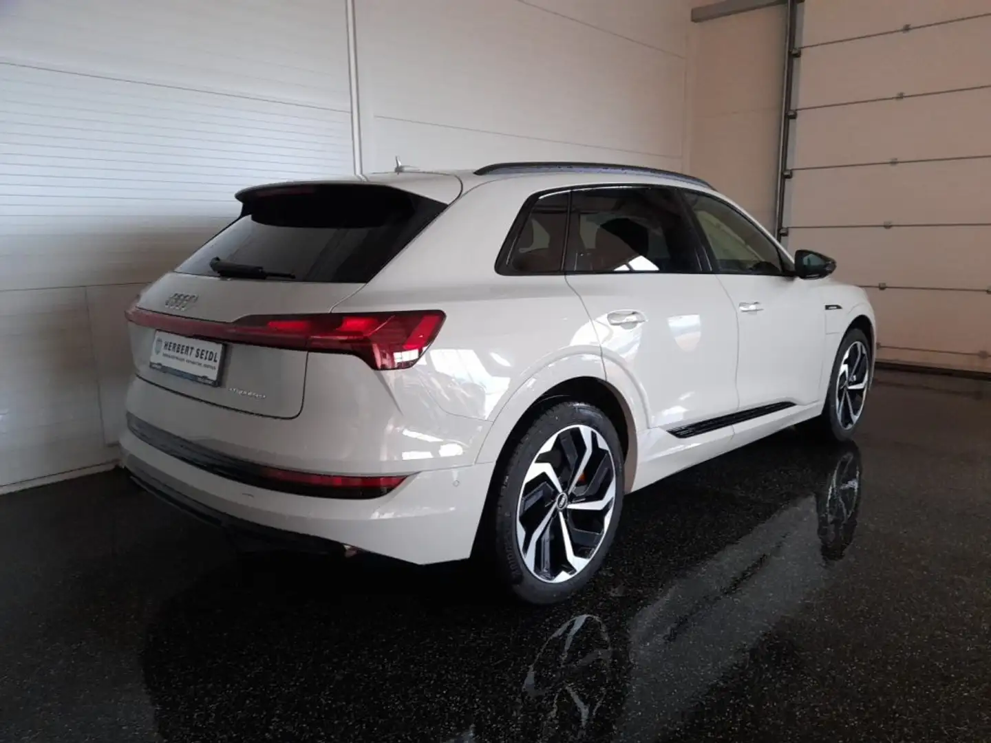 Audi e-tron 50 quattro S-LINE BLACK *NP: € 90.338,- / 21 ZOLL / MATRIX-LED / ASS PAKET STADT / OPTIKPAKET SCHWARZ* Beige - 2