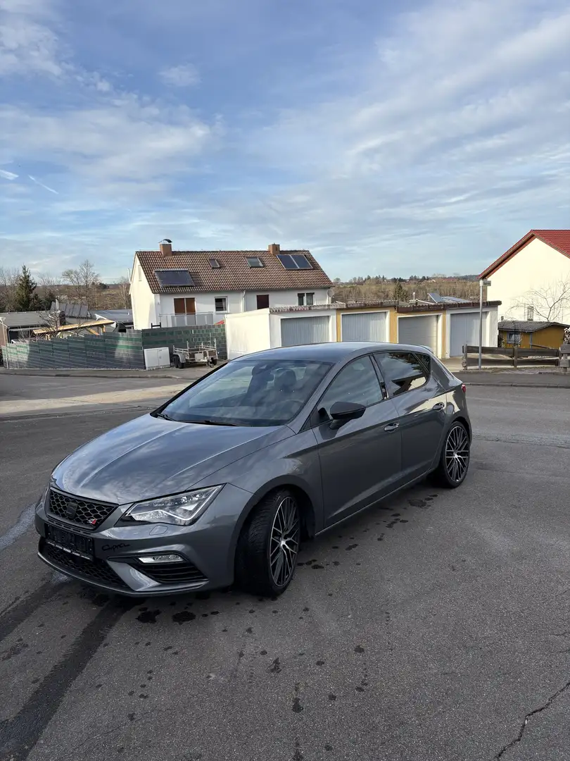 SEAT Leon 2.0 TSI CUPRA 300 BLACK-MATT-LINE EDITION Grau - 2
