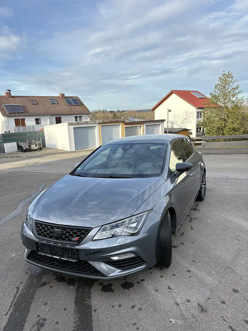 SEAT Leon 2.0 TSI CUPRA 300 BLACK-MATT-LINE EDITION Grau - 1