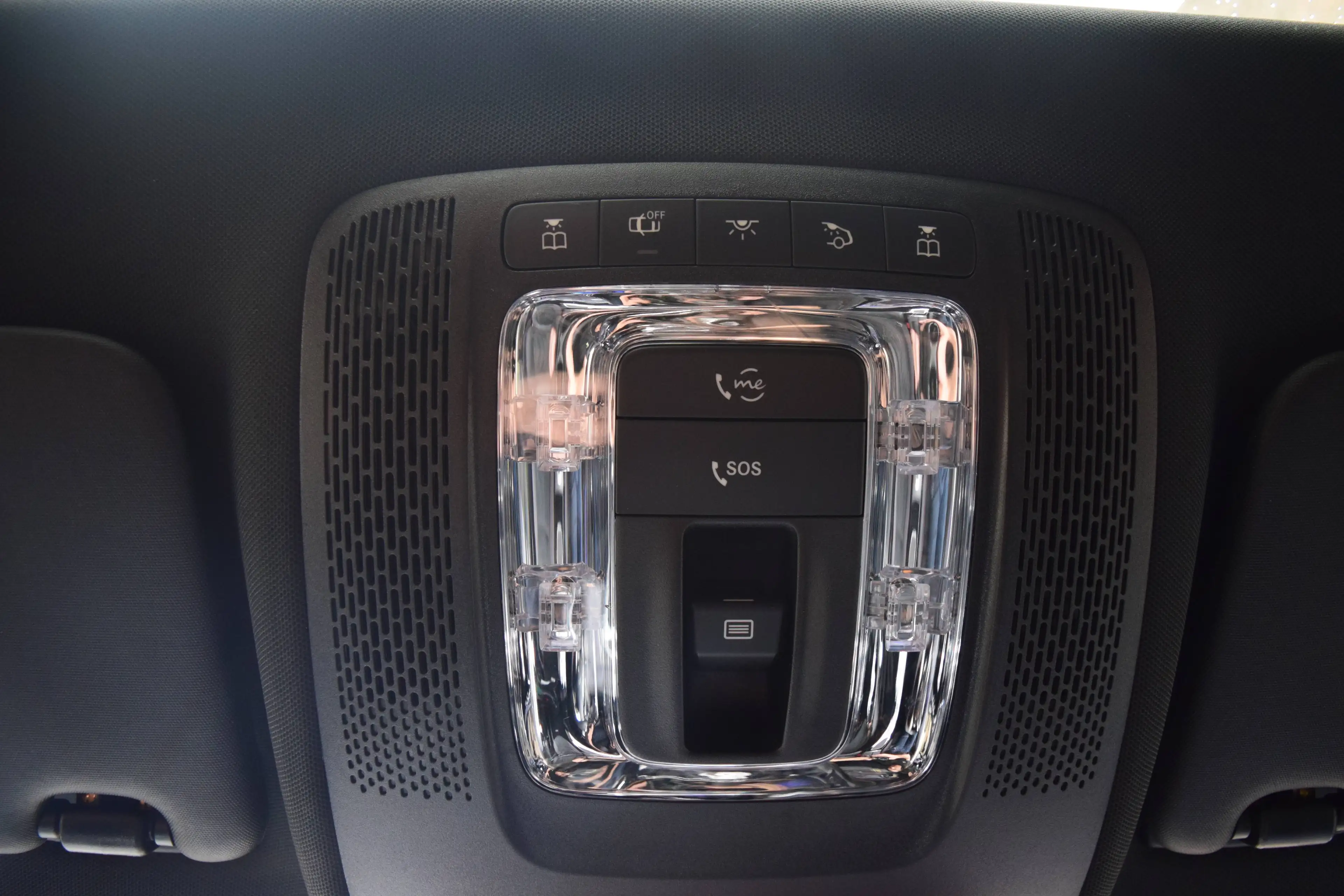 Mercedes-Benz CLA 180 AMG Line - NAVI / LED / ACC / PDC V+A+CAMERA / PANO OPENDAK — photo 33