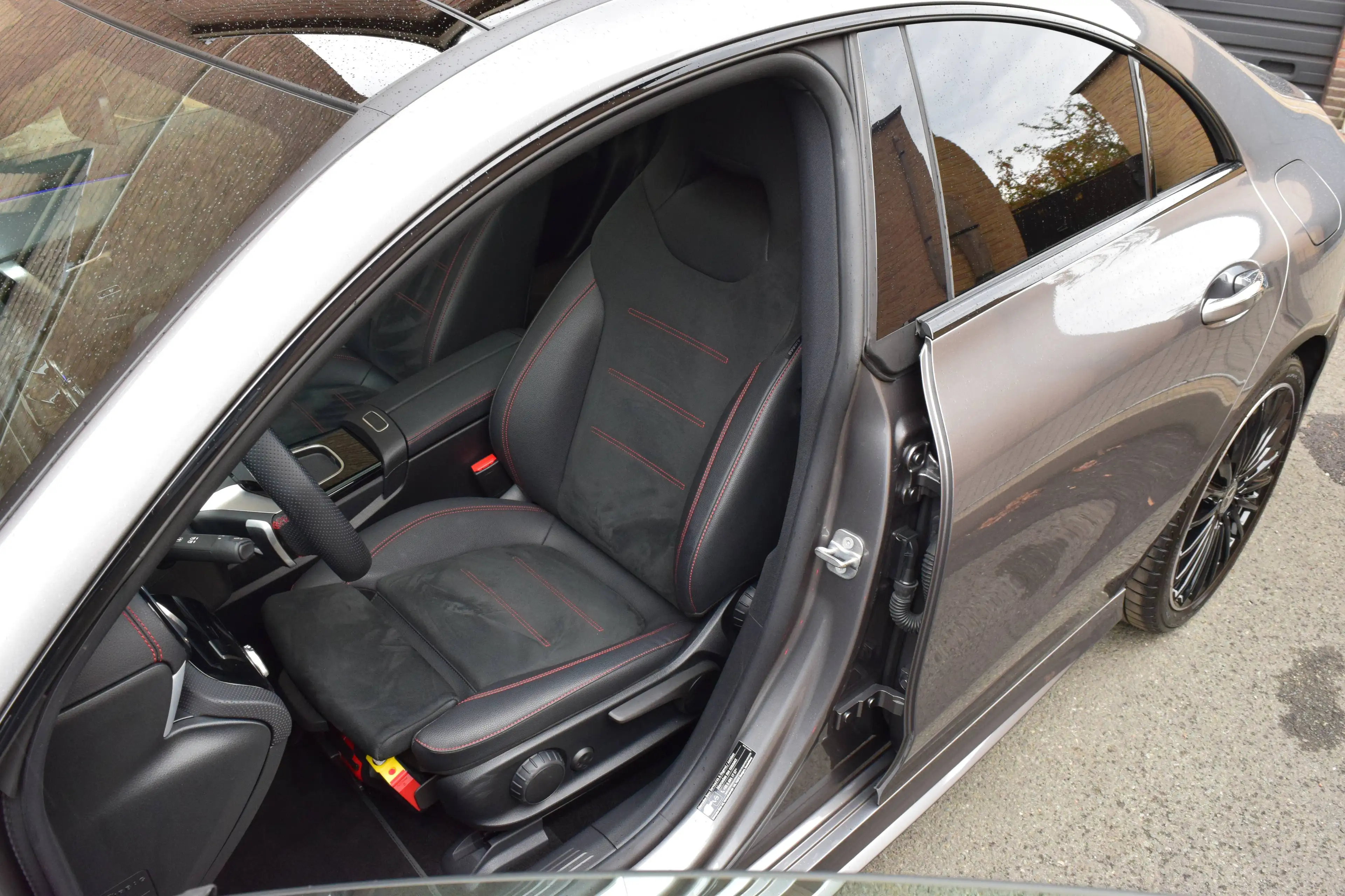 Mercedes-Benz CLA 180 AMG Line - NAVI / LED / ACC / PDC V+A+CAMERA / PANO OPENDAK — photo 4