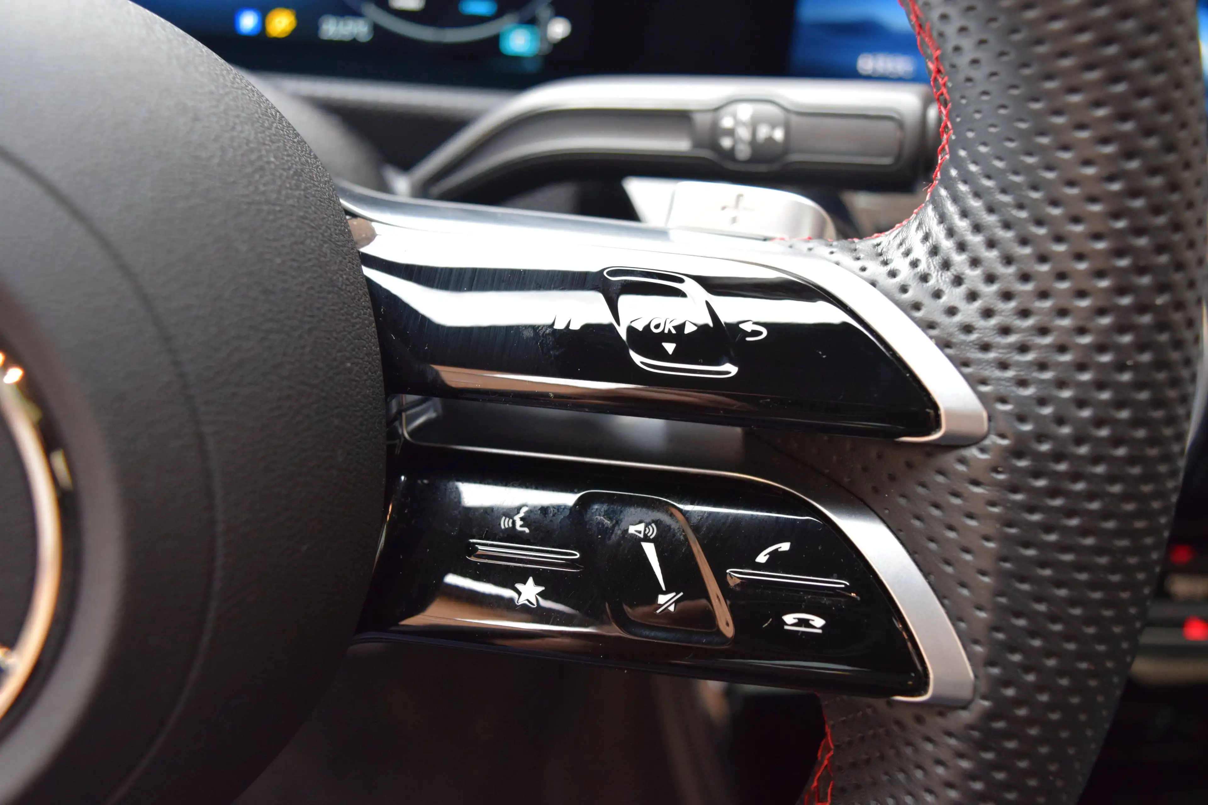 Mercedes-Benz CLA 180 AMG Line - NAVI / LED / ACC / PDC V+A+CAMERA / PANO OPENDAK — photo 8