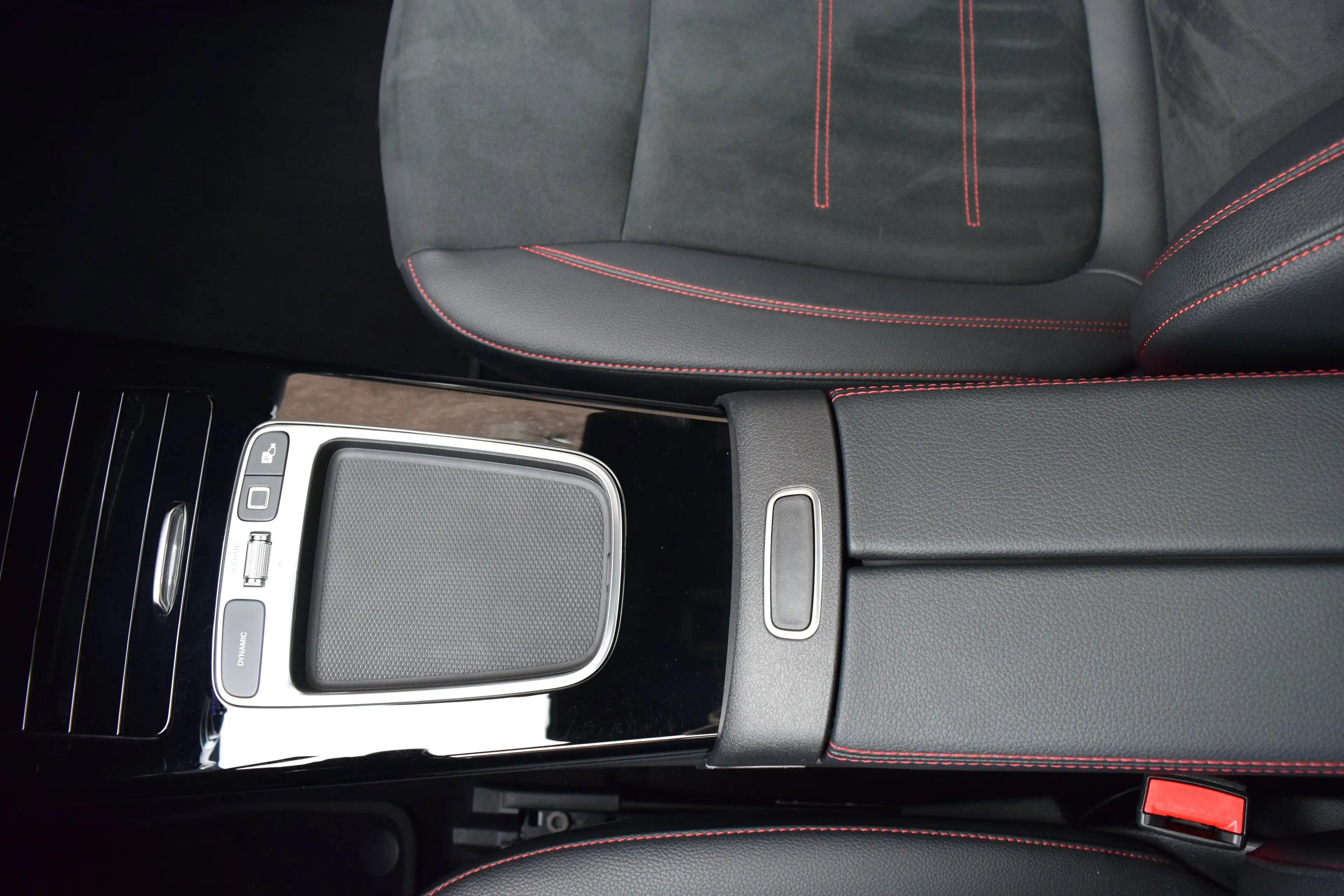 Mercedes-Benz CLA 180 AMG Line - NAVI / LED / ACC / PDC V+A+CAMERA / PANO OPENDAK — photo 19