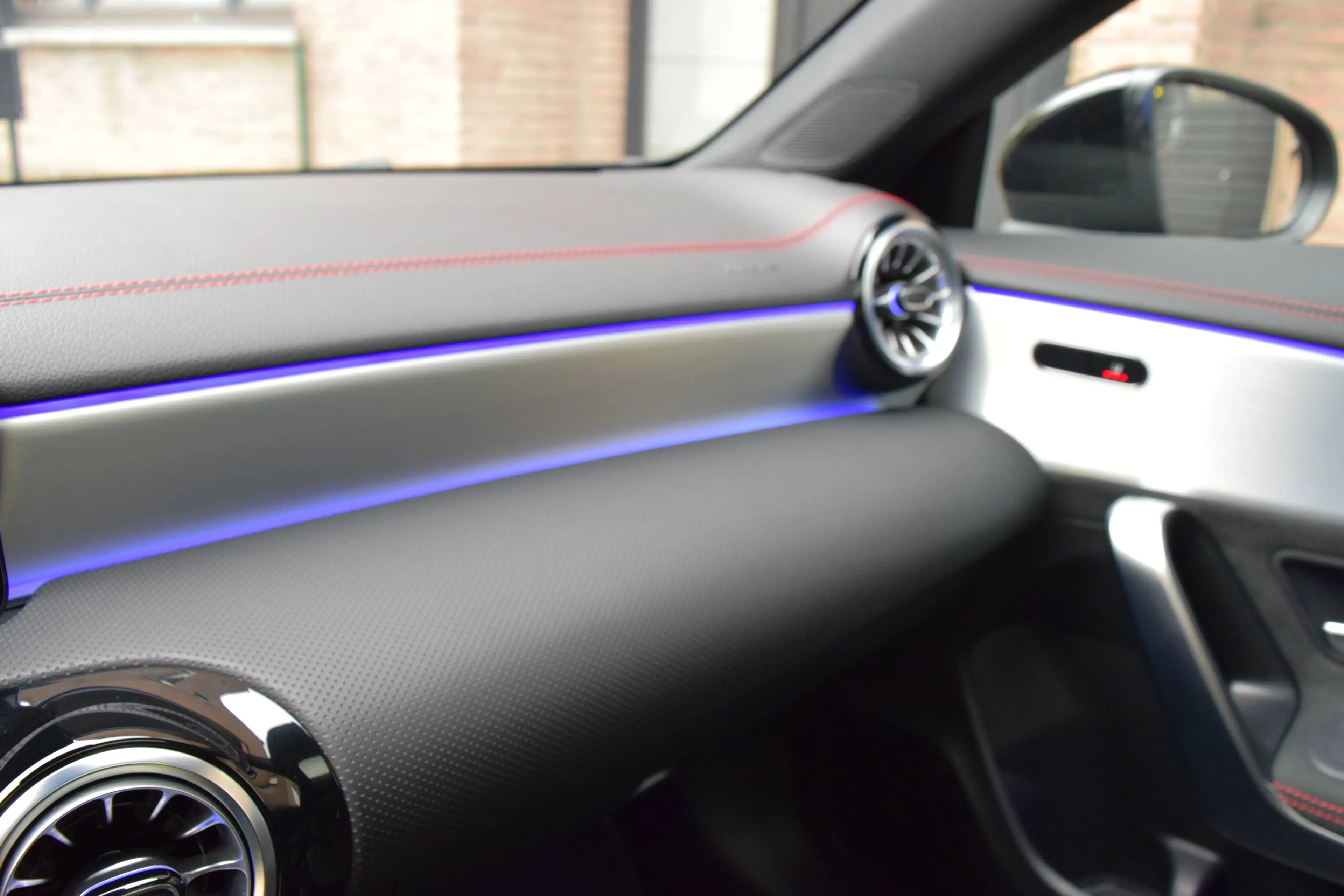 Mercedes-Benz CLA 180 AMG Line - NAVI / LED / ACC / PDC V+A+CAMERA / PANO OPENDAK — photo 21