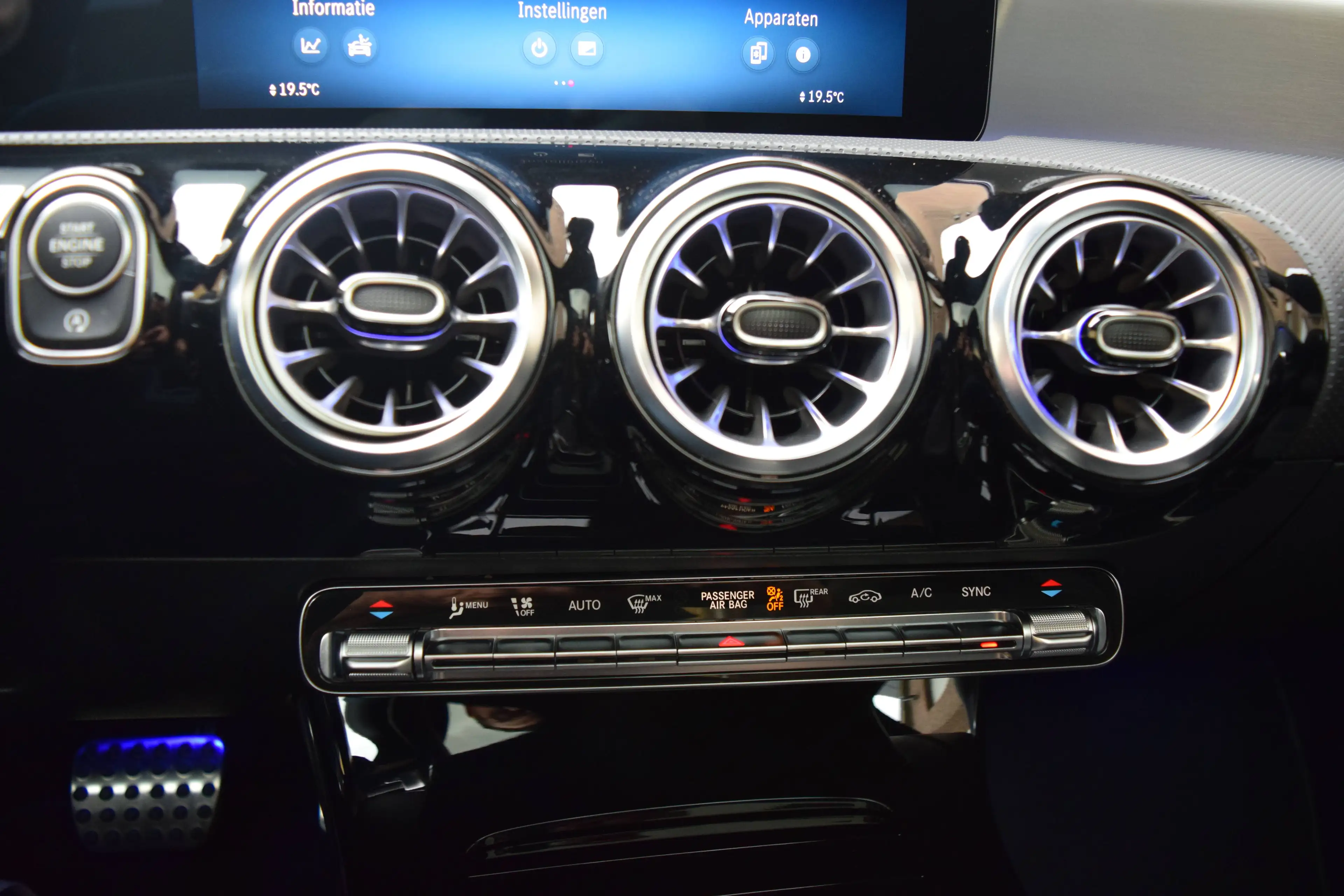 Mercedes-Benz CLA 180 AMG Line - NAVI / LED / ACC / PDC V+A+CAMERA / PANO OPENDAK — photo 17