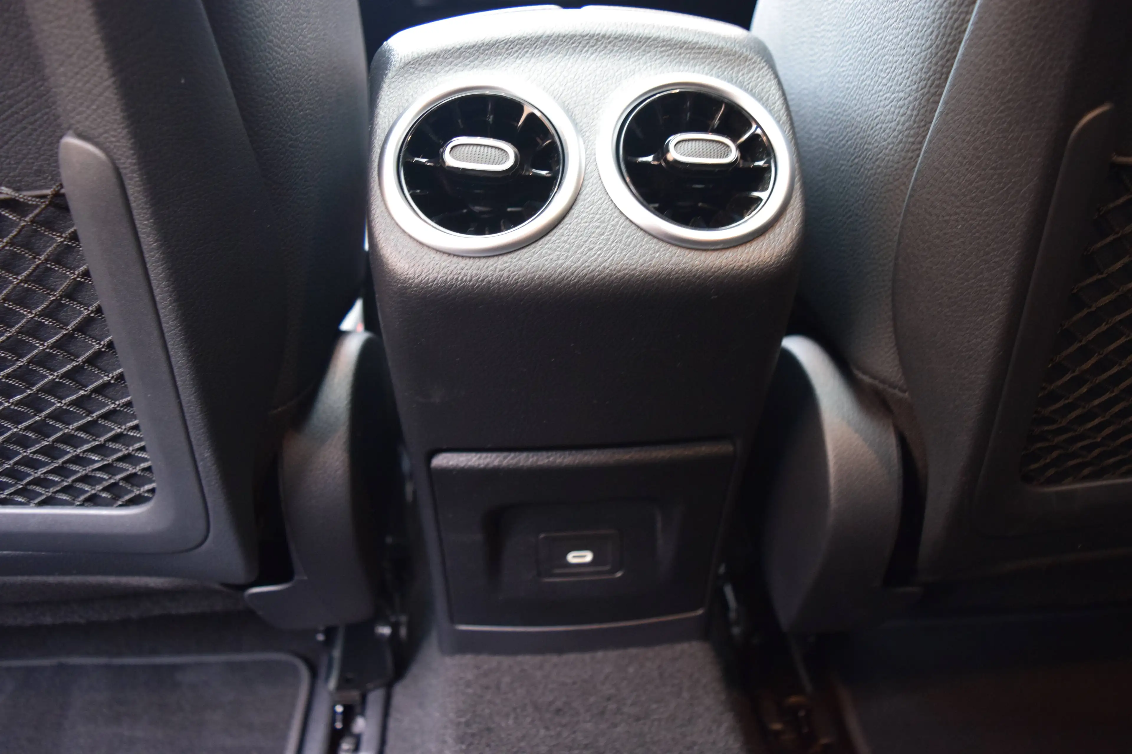 Mercedes-Benz CLA 180 AMG Line - NAVI / LED / ACC / PDC V+A+CAMERA / PANO OPENDAK — photo 23