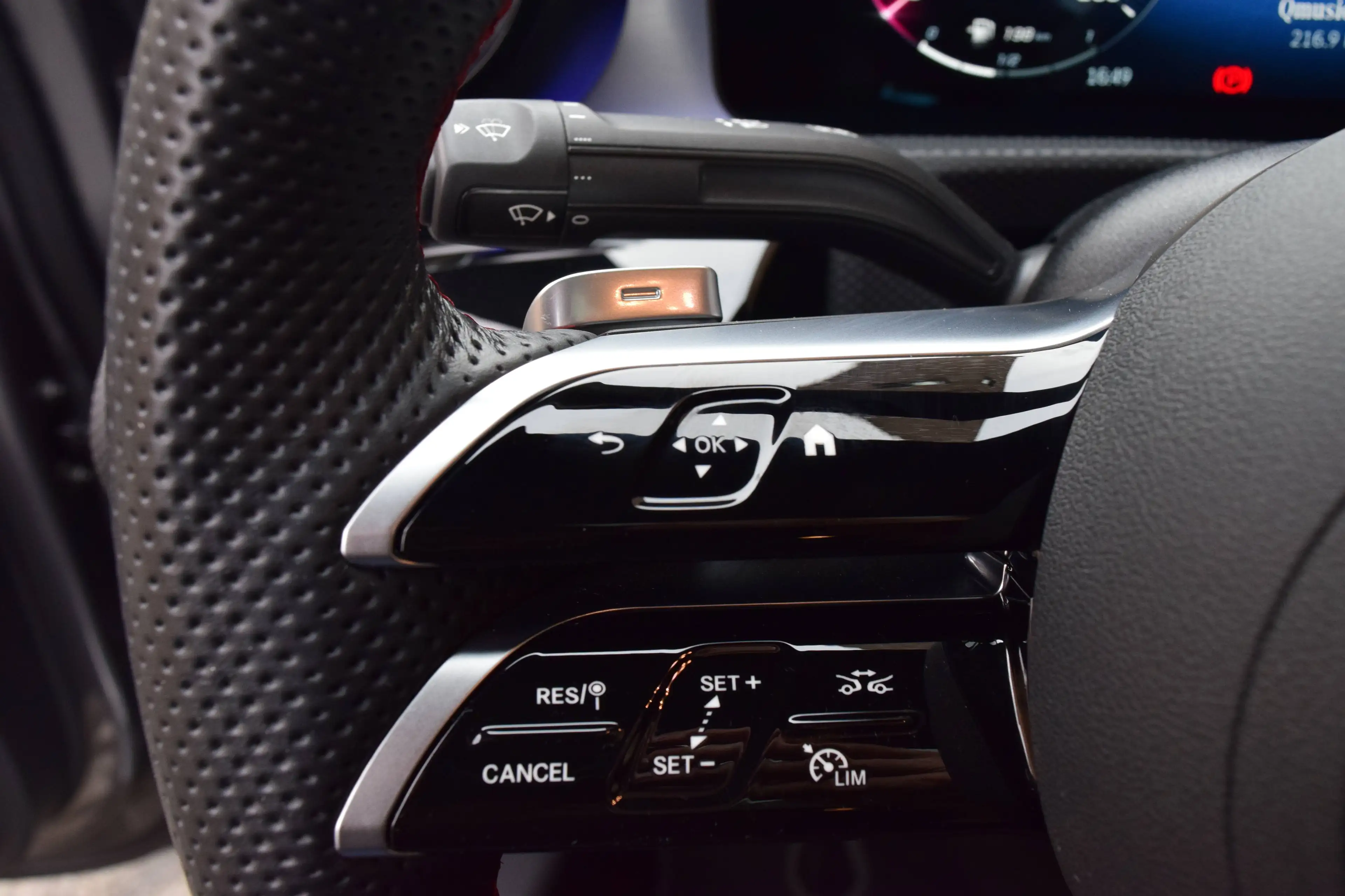 Mercedes-Benz CLA 180 AMG Line - NAVI / LED / ACC / PDC V+A+CAMERA / PANO OPENDAK — photo 7