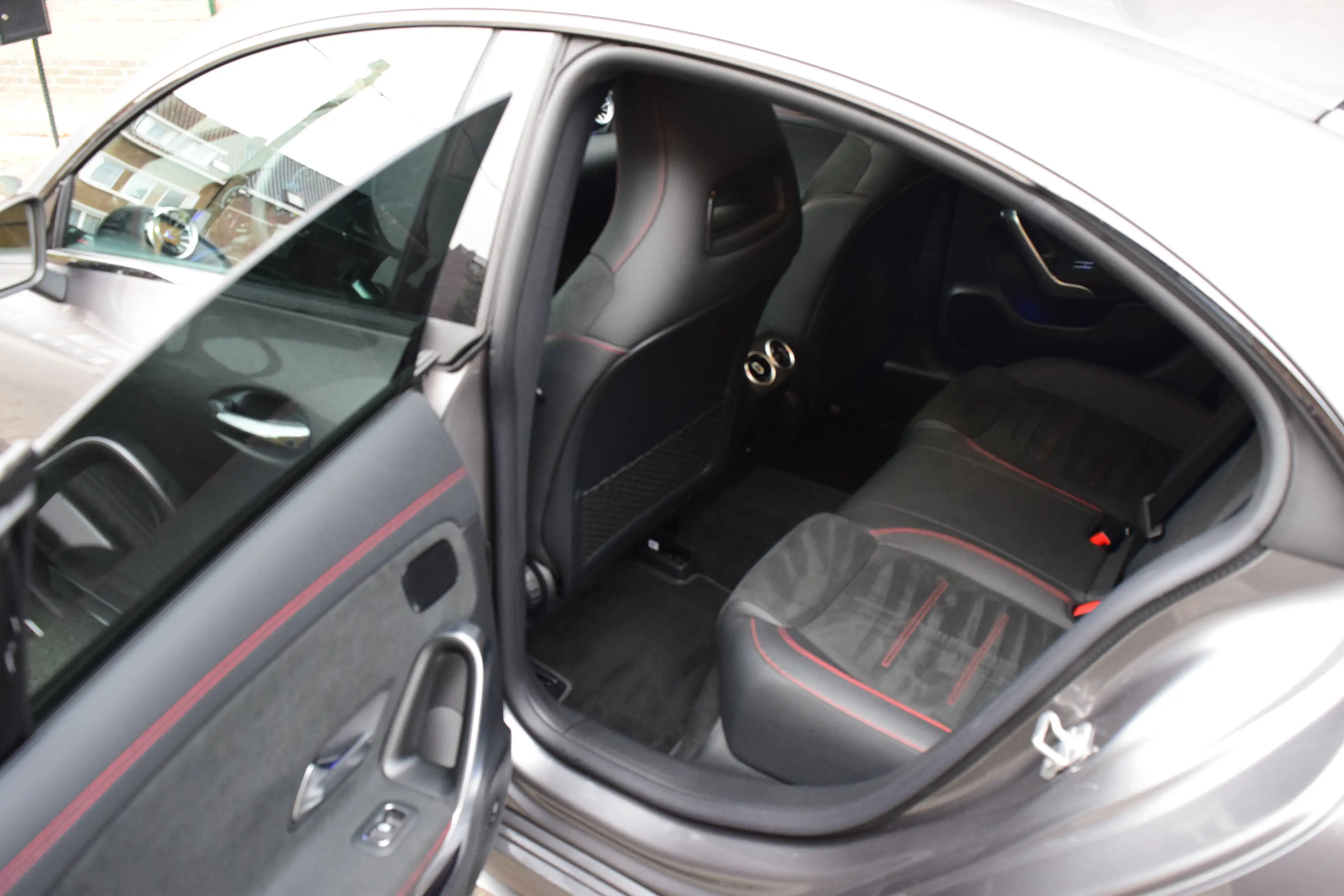 Mercedes-Benz CLA 180 AMG Line - NAVI / LED / ACC / PDC V+A+CAMERA / PANO OPENDAK — photo 22
