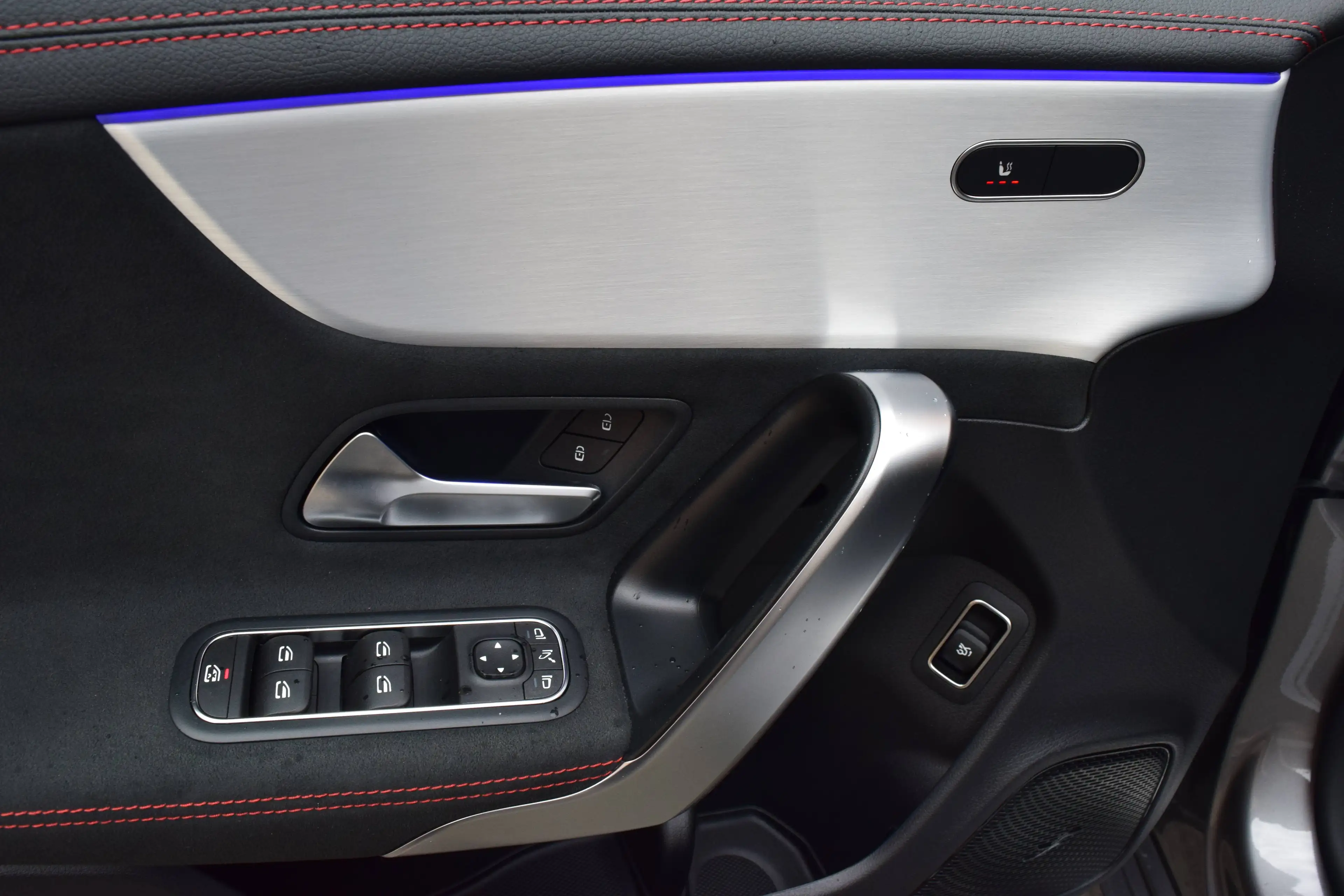 Mercedes-Benz CLA 180 AMG Line - NAVI / LED / ACC / PDC V+A+CAMERA / PANO OPENDAK — photo 20