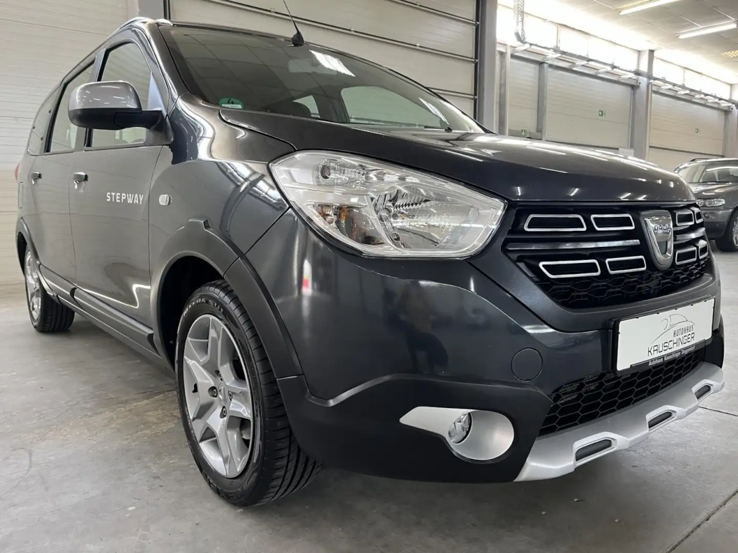Dacia Lodgy Stepway Selection NAVI SHZ PDC GRA BLUETOOTH HU/AU Grau - 2