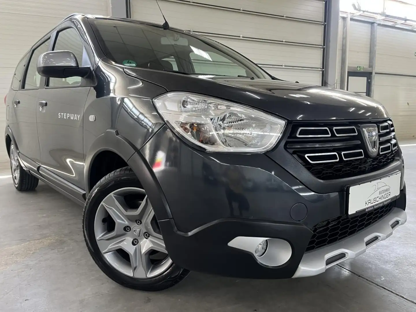 Dacia Lodgy Stepway Selection NAVI SHZ PDC GRA BLUETOOTH HU/AU Grau - 1