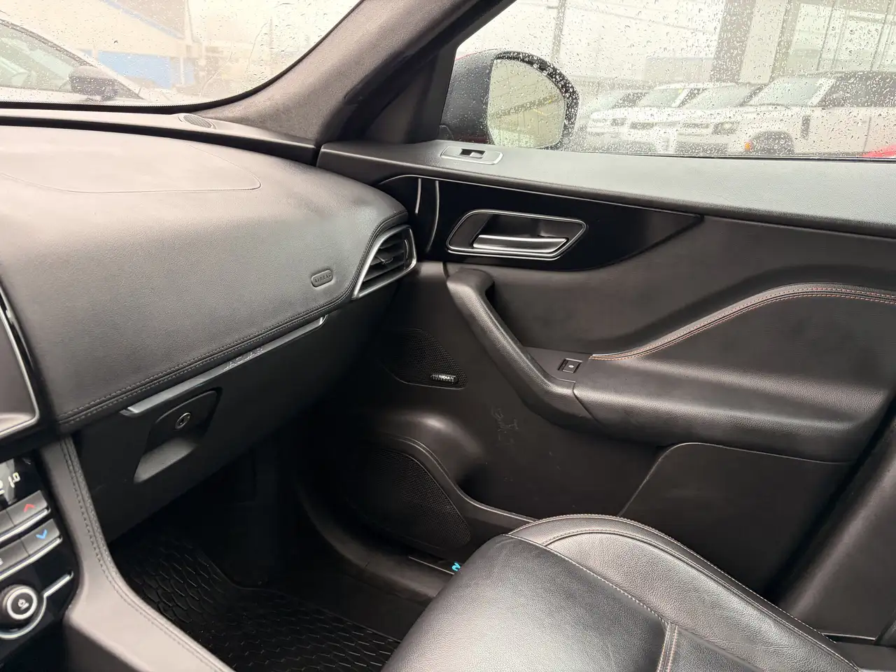 Jaguar F-Pace снимка Jaguar F-Pace